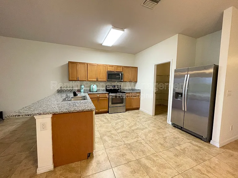 1622 SW 16th Ct — Photo 7