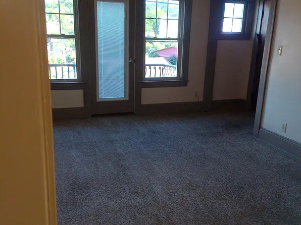 8702 Detroit Ave, Cleveland, OH 44102