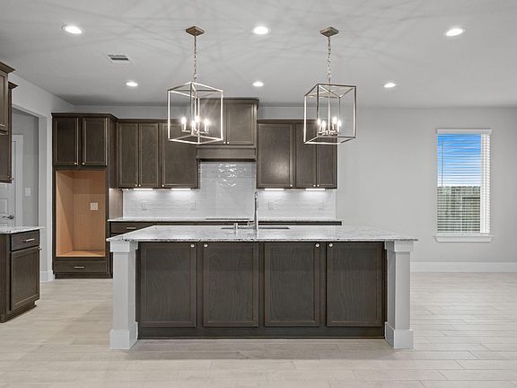 3rd image of 3414 Everglade Ln