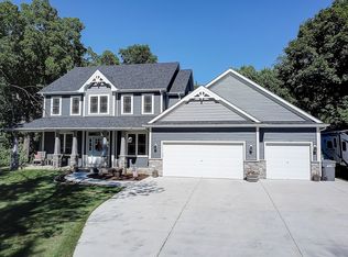 S75W20051 Hillendale Dr, Muskego, WI 53150