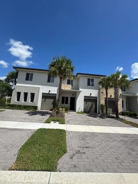 2 bed, 3.0 bath, 1958 sqft, $5,700 — Photo 2