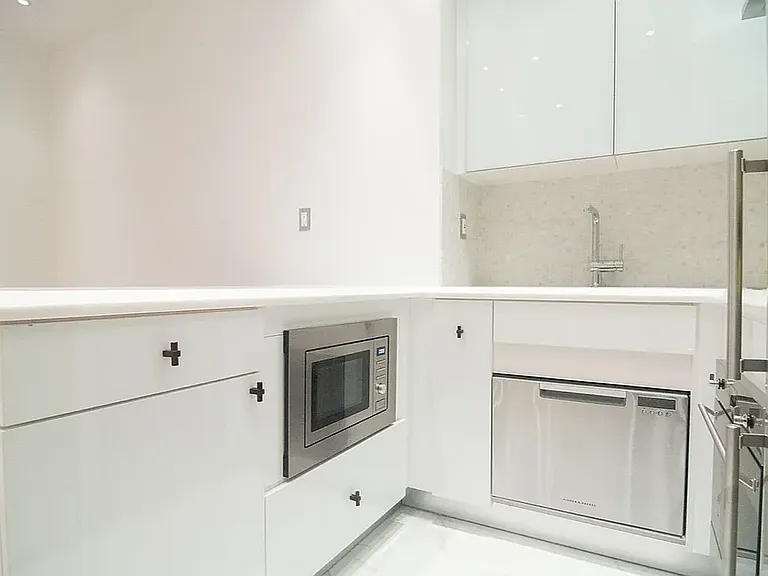 145 W 58th St #11M — Photo 7