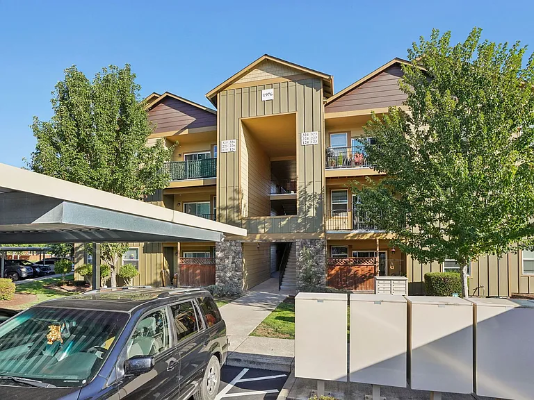 Aspen Grove Apartments — Photo 40