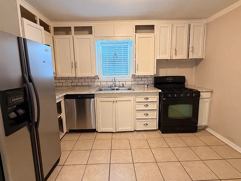 1313 E Edwards St — Photo 5