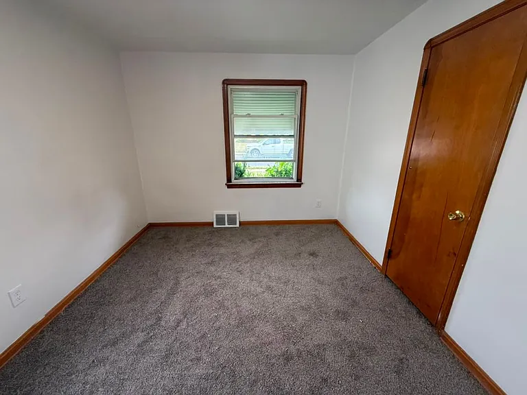 16011 Maplewood Ave — Photo 18