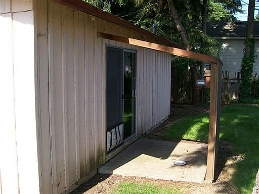 2nd image of 1416 1/2 W Main St