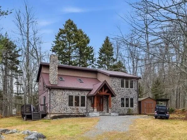 682 Maxatawny Dr, Pocono Lake, PA 18347
