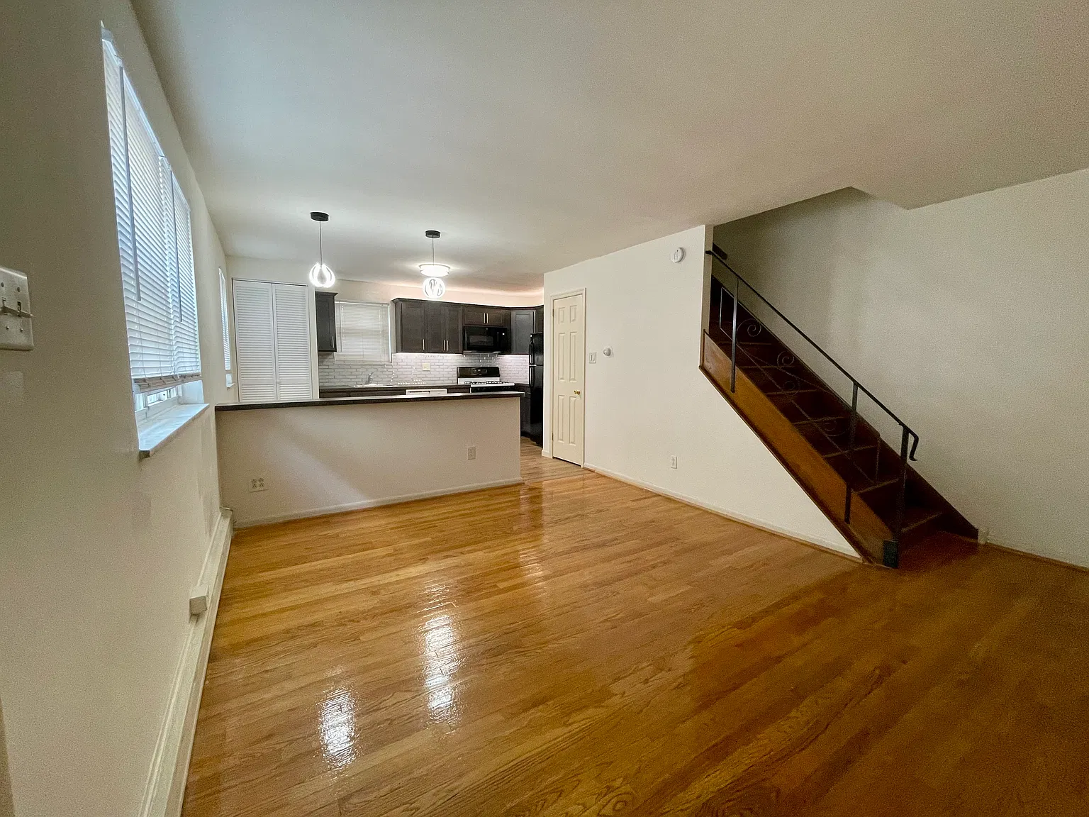 2 bed, 850 sqft, $1,850 — Photo 1