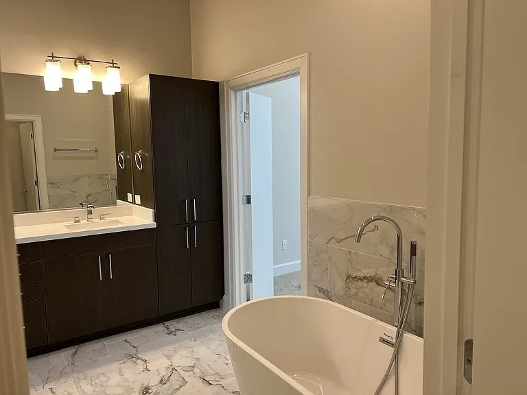 1503 Elgin St — Photo 10