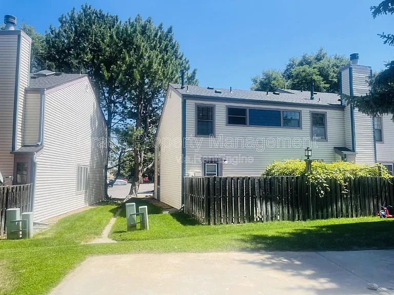 453 S Kittredge St #A — Photo 13