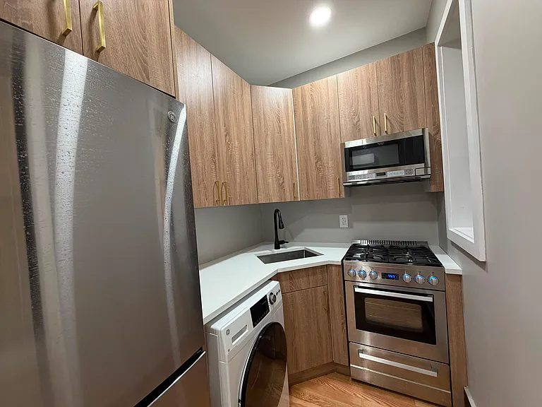 24 Reed St #2E — Photo 1