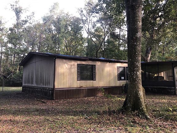 3rd image of 828 NE 642nd St