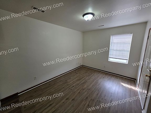 3rd image of 5633-5635 Calumet Ave #10