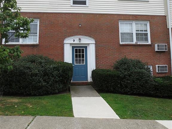 2nd image of 9-3 Huguenot St