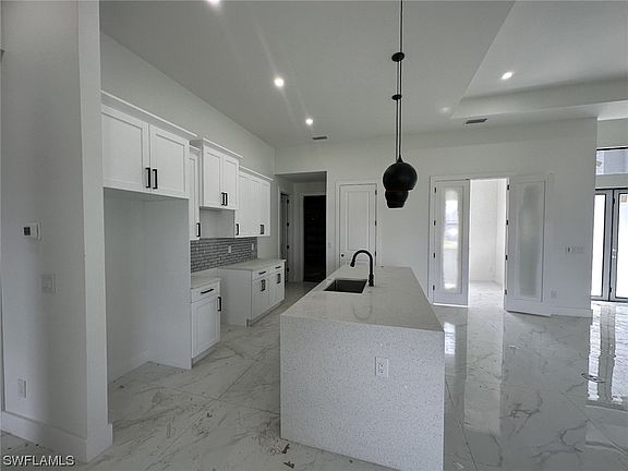 5th image of 433 NW 3rd Ter
