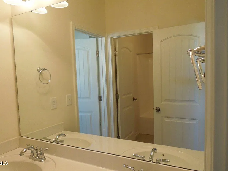 456 Manchester Park Ln — Photo 10