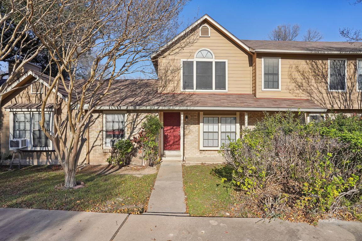 Walnut Ridge Dr 5-001.jpg