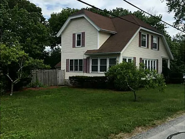 84 Crest Rd, North Smithfield, RI 02896