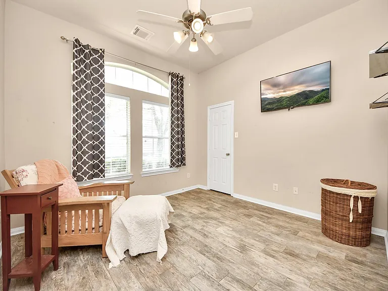 945 Autumn Brook St — Photo 22