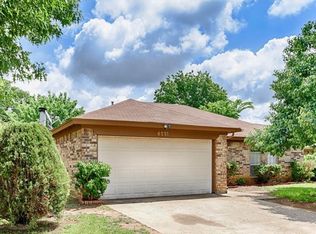 6227 Cool Springs Dr, Arlington, TX 76001