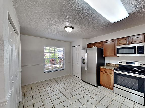 5th image of 1918 Castle Bay Ct