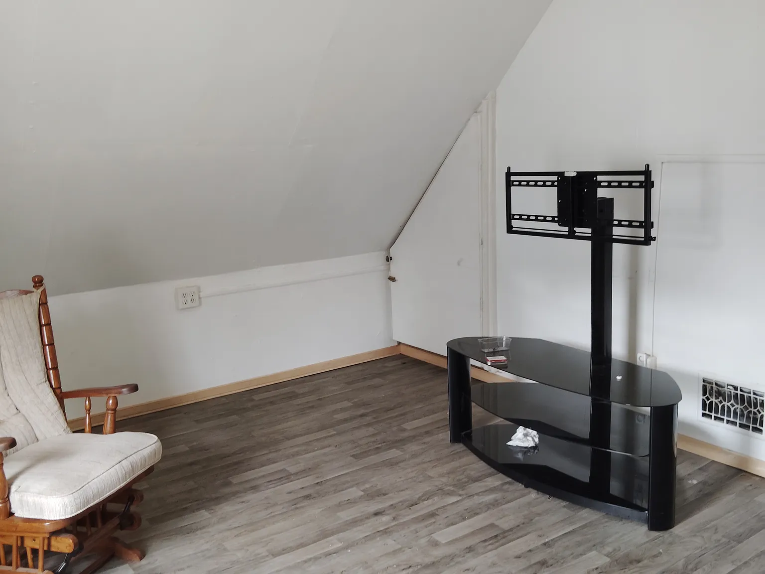 1 bed, 450 sqft, $580 — Photo 2