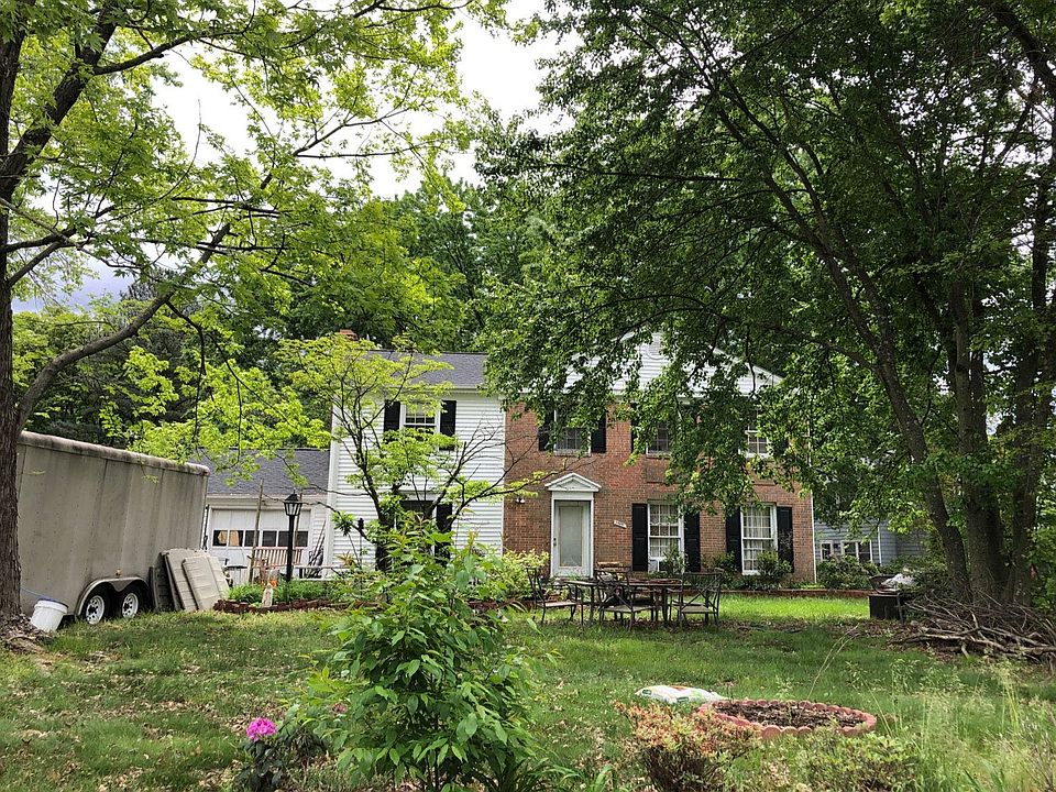 2nd image of 3805 Stoneybrooke Ct