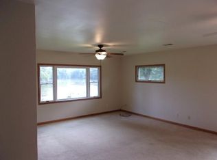 1130 White Rock Dr, Dixon, IL 61021
