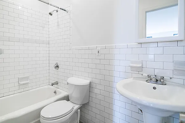 Rented by Century 21 Metropolitan | media 28