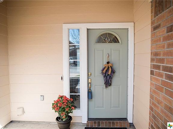 3rd image of 716 Ashland Crk