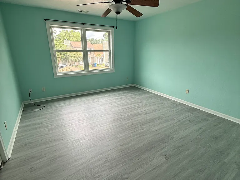 462 Falling Ln — Photo 10