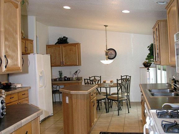 Large Modern Kitchen with Island