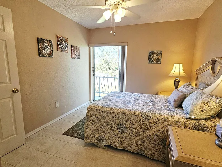 Guest bedroom-full bed