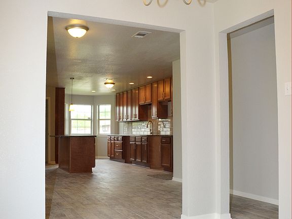 3rd image of 106 Stirrup Ln