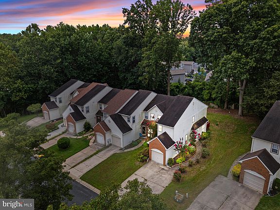 2nd image of 77 Mahopac Dr