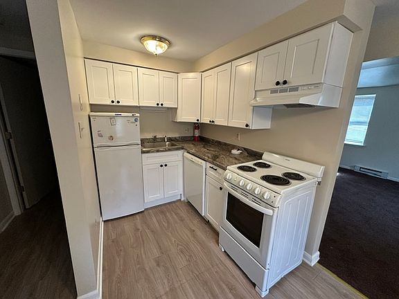 3rd image of 31 N Main St APT 1