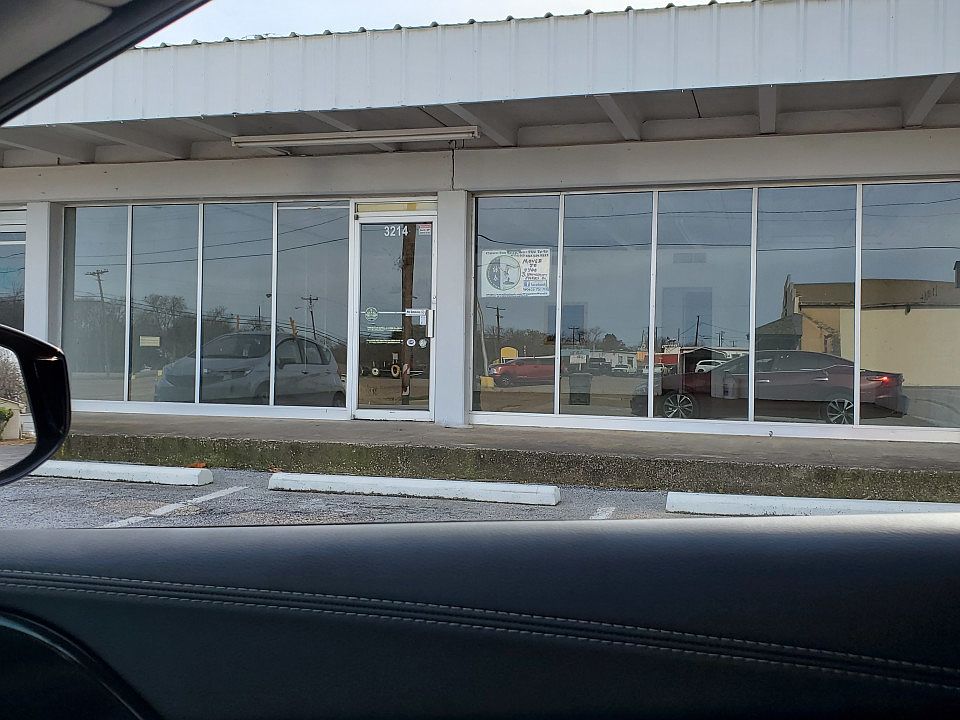 2nd image of 3214 Ferndale Dr