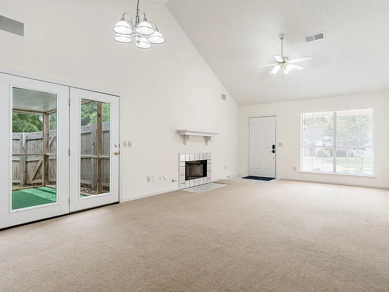 2445 Meadowlark Ln — Photo 8
