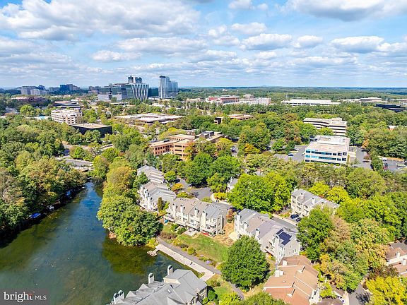 2nd image of 1933 Lakeport Way