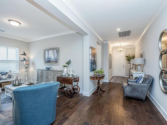 2nd image of 362 Oak Park St