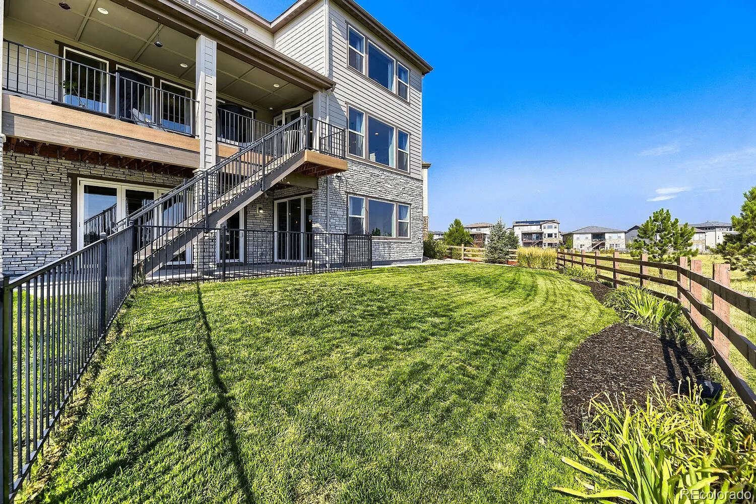 6 bed, 6.5 bath, 6000 sqft, $8,500 — Photo 1