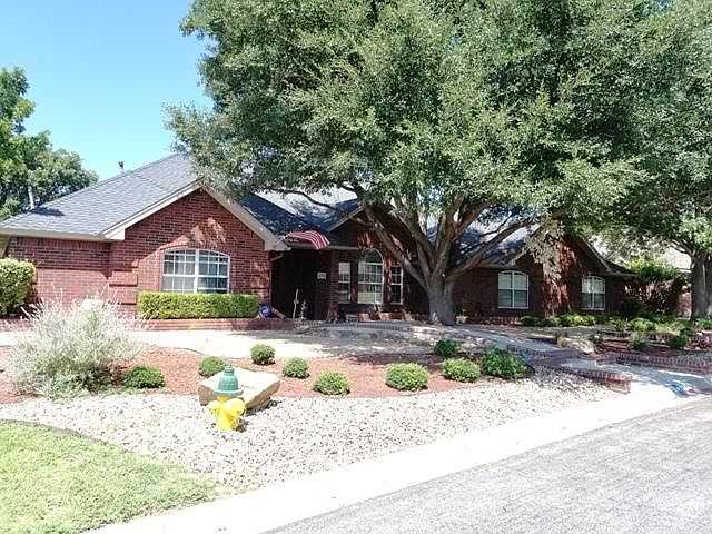 1st image of 2754 Oak Hills Trl