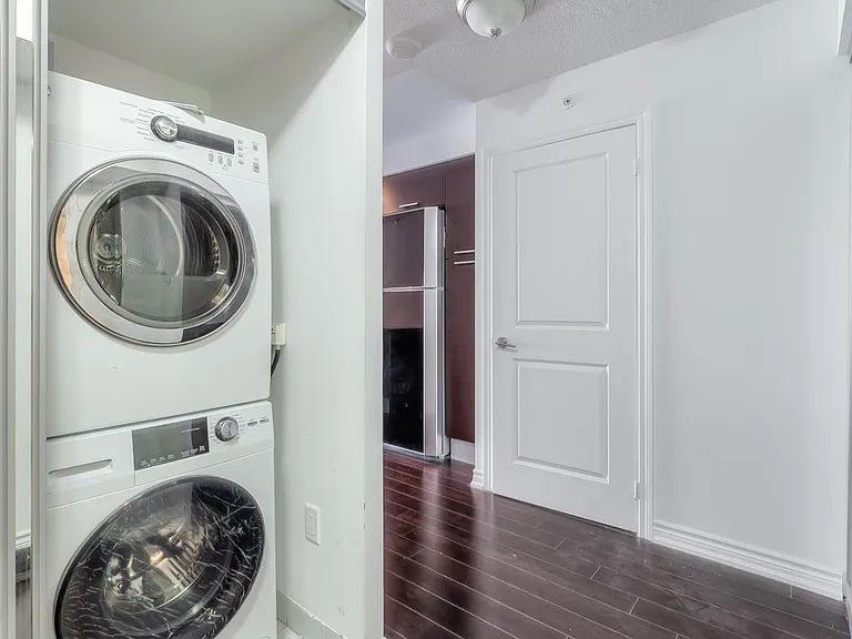 386 Yonge St #1816 — Photo 15