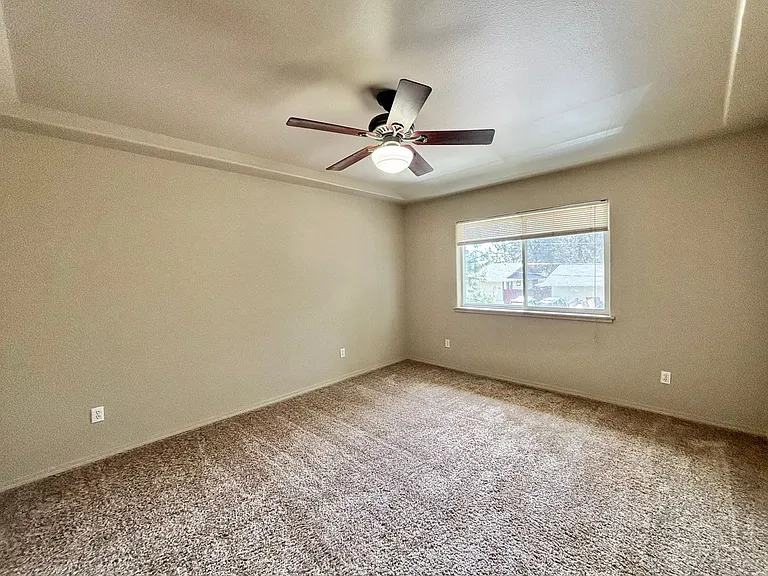 14 SE McKinley Ave #1 — Photo 10