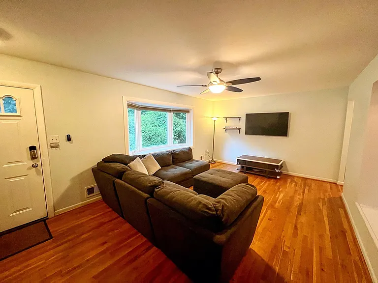 741 Beall Ave — Photo 3