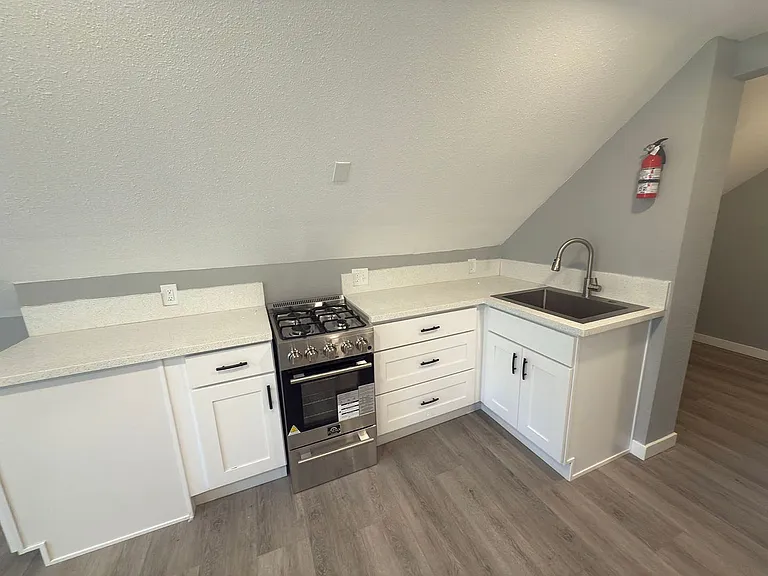 222 Alameda Ave, Astoria, OR 97103 — Photo 8