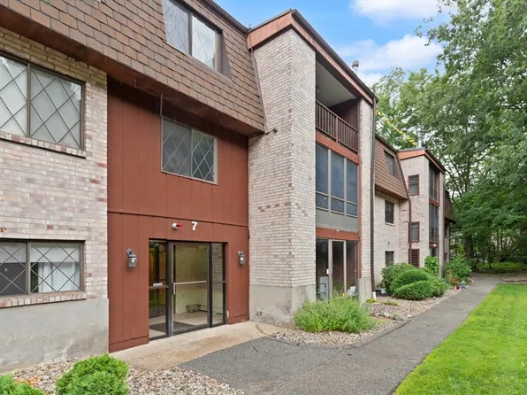 7 Greenbriar Dr APT 207, North Reading, MA 01864