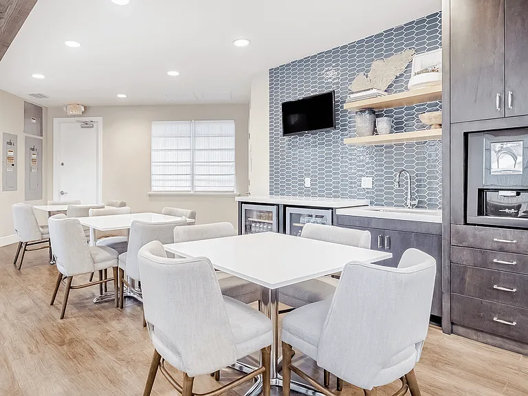 Promenade at Aventura Apartments — Photo 18