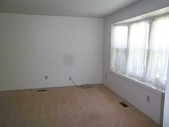 5th image of 406 N Parkway Dr