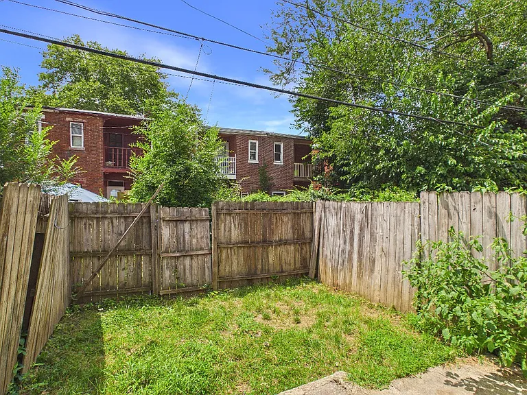 2614 Lexington St — Photo 11